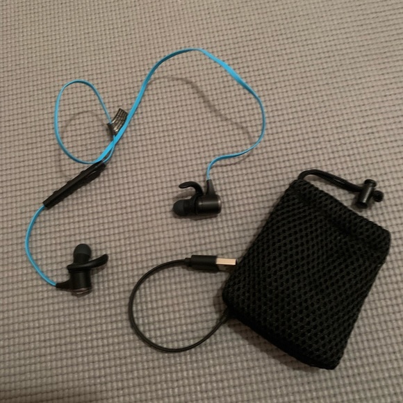 TaoTronics Earbuds - Picture 4 of 4